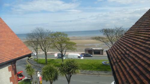 Hostal Whitehall Guest House