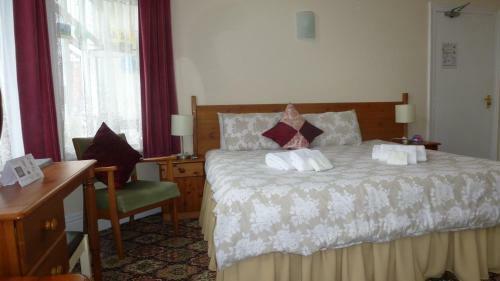 Hostal Whitehall Guest House