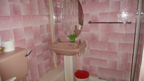 Hostal Whitehall Guest House