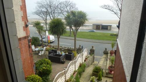 Hostal Whitehall Guest House