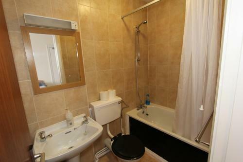 Hostal West Point Hotel