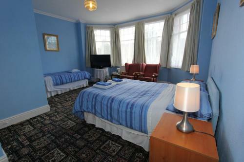 Hostal West Point Hotel