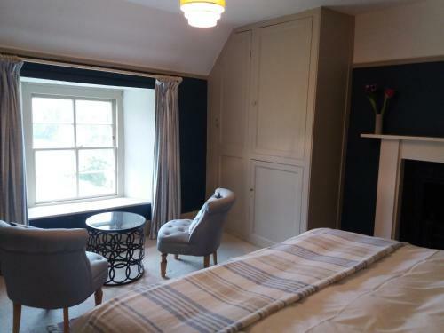 Bed & Breakfast Costislost House