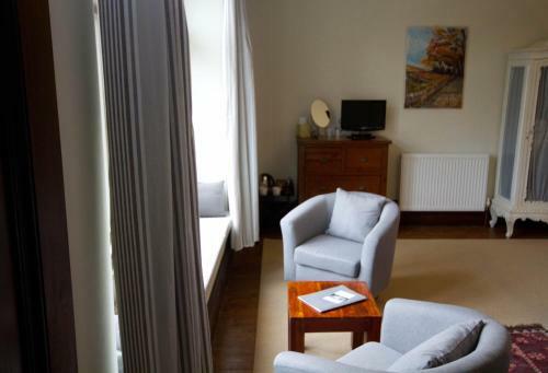 Bed & Breakfast Costislost House