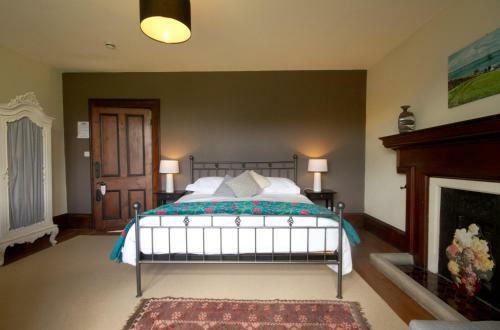 Bed & Breakfast Costislost House