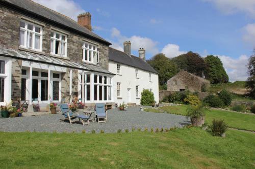 Bed & Breakfast Costislost House