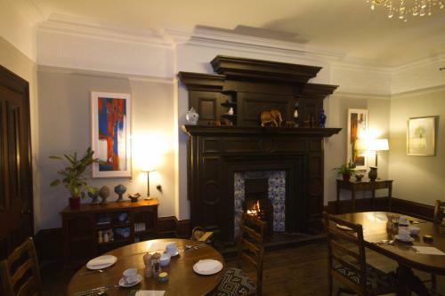 Bed & Breakfast Costislost House