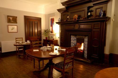 Bed & Breakfast Costislost House