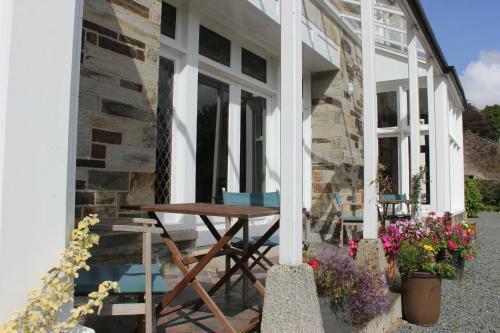 Bed & Breakfast Costislost House