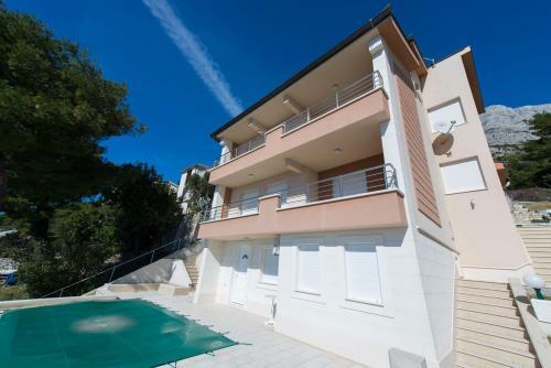 Apartments Karlo