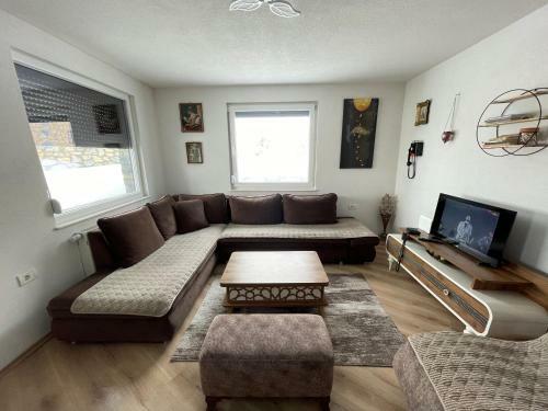 Villa 80 Kodra E Diellit