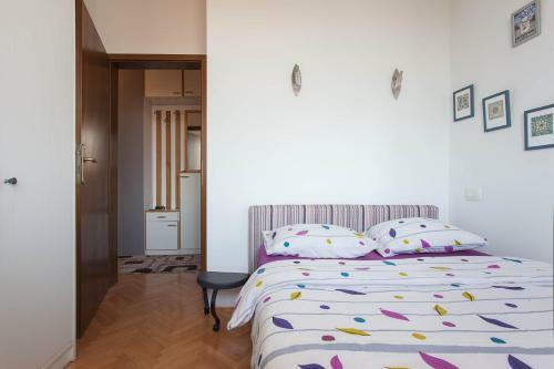 Violet Apartment