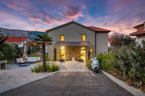 Tarari Luxury Apartment