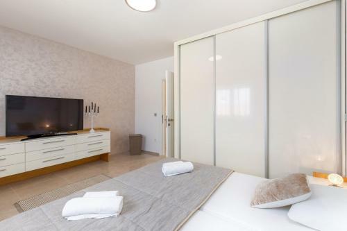 Tarari Luxury Apartment