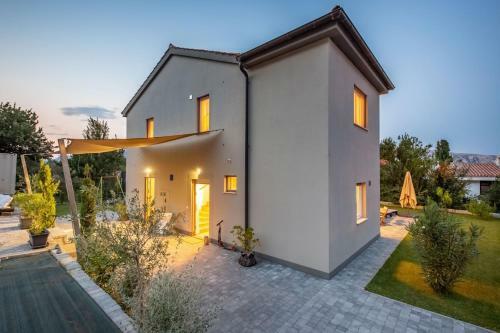 Tarari Luxury Apartment