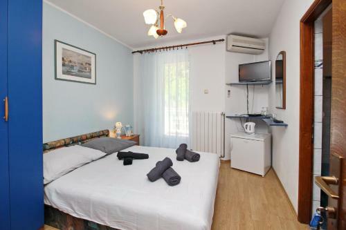 Hostal Apartments Alex