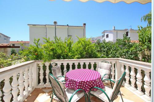 Hostal Apartments Alex