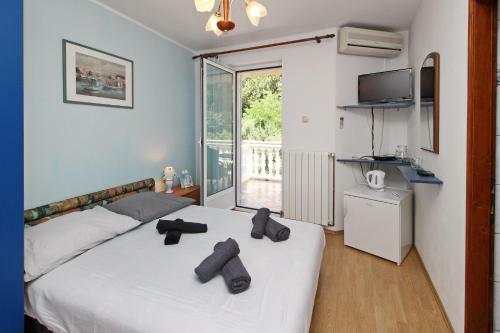 Hostal Apartments Alex