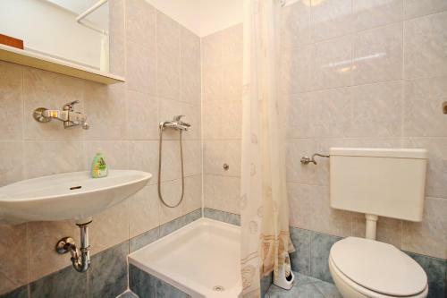 Hostal Apartments Alex