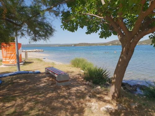 Apartmani Kameno Sidro