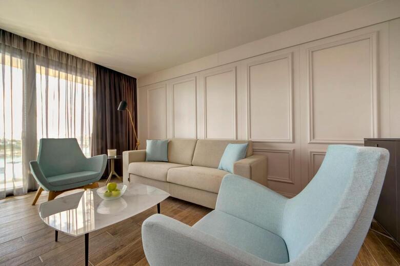 Land's End, Boutique Hotel