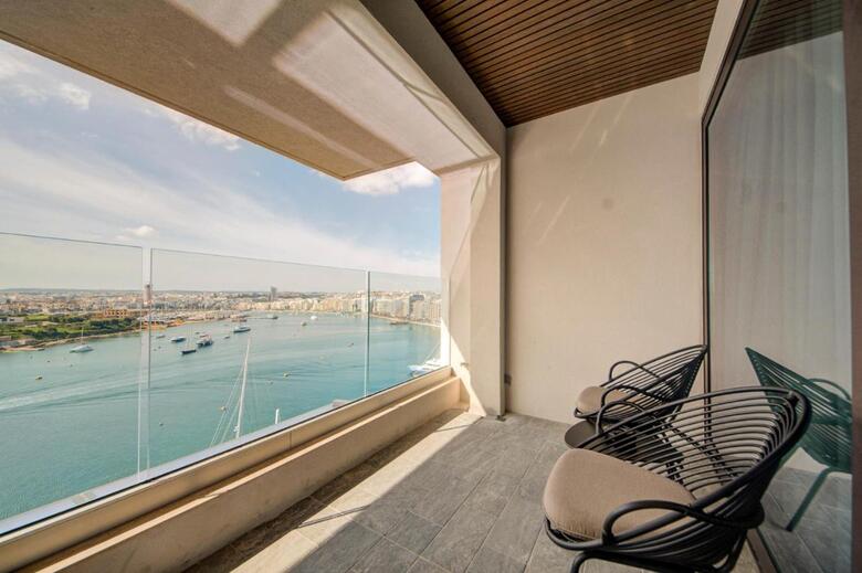 Land's End, Boutique Hotel
