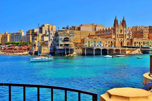 Luxury Apartment With Pool And Terrace, Top Location
