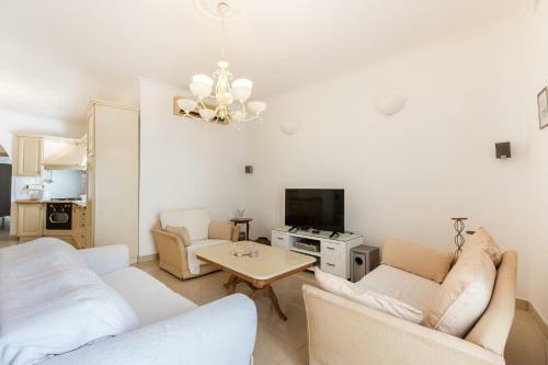 Apartamento 70/2- Spacious & Charming 3 Bedroom Apt In Sliema