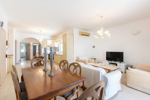 Apartamento 70/2- Spacious & Charming 3 Bedroom Apt In Sliema