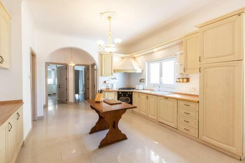 Apartamento 70/2- Spacious & Charming 3 Bedroom Apt In Sliema
