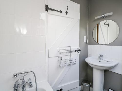 Coach House 1 - Pullwood Bay