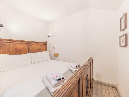 Pass The Keys Compact 2 Bed, 2 Bath With Amazing Views & Parking