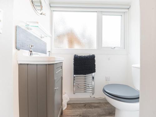 Pass The Keys Compact 2 Bed, 2 Bath With Amazing Views & Parking