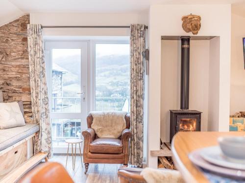 Pass The Keys Compact 2 Bed, 2 Bath With Amazing Views & Parking