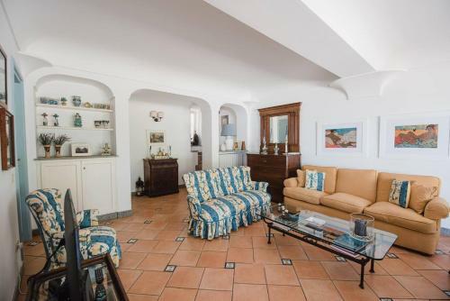 Villa La Rosinella - Exclusive Views & Location