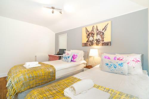 Town Center Apartment With 55? Smart Tv+netflix