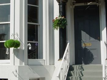 Hostal Cranborne Guest Accommodation