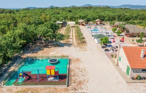 Grande Glamping With Pool
