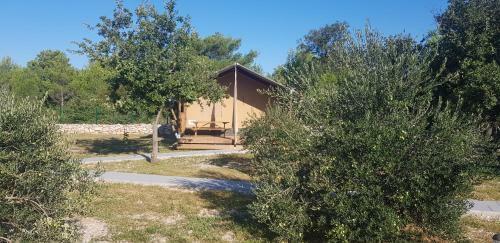 Grande Glamping With Pool