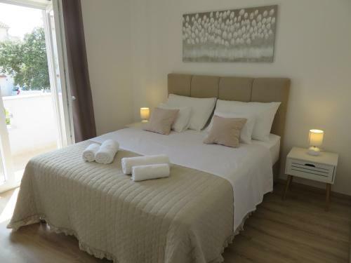 M&l Holliday Home