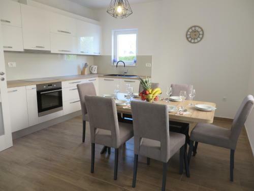 M&l Holliday Home