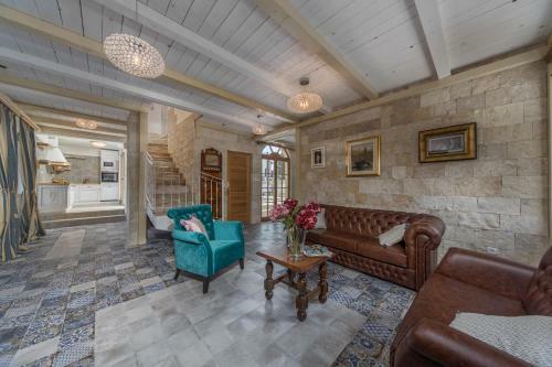 Villa Perina Biograd, Something Completely Different