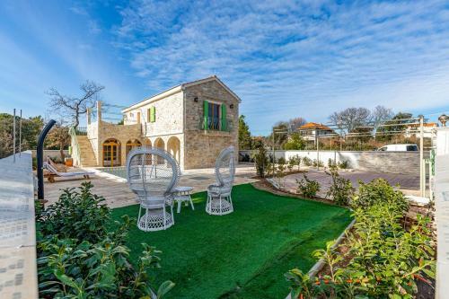 Villa Perina Biograd, Something Completely Different