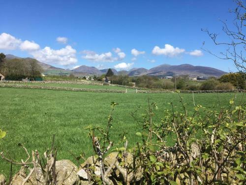 Moneydarragh Cottage With Uninterrupted Mountain And Sea Views