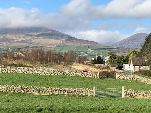 Moneydarragh Cottage With Uninterrupted Mountain And Sea Views