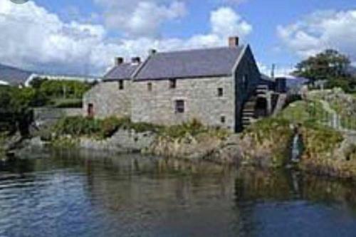 Moneydarragh Cottage With Uninterrupted Mountain And Sea Views