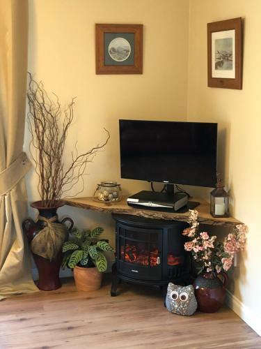 Moneydarragh Cottage With Uninterrupted Mountain And Sea Views