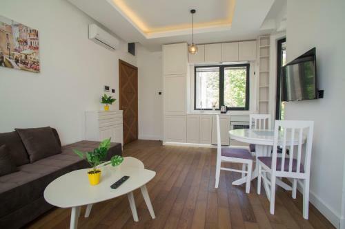 Luxury Apartment In Tivat Centre W/ Parking - 1br