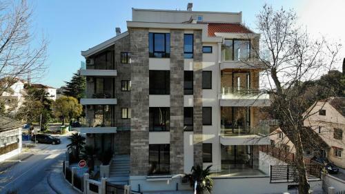 Luxury Apartment In Tivat Centre W/ Parking - 1br