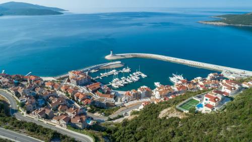 Lustica Bay Centrale Lovely 2 Bedroom Apartment